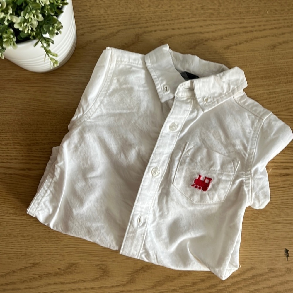 Carter’s Train White Button Down Collar Shirt